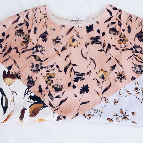 Floral colorblock short sleeve top - Picture 4 of 4